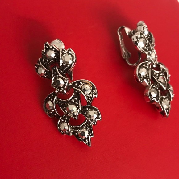 Vintage 1950’s Emmons Clip On Earrings - Picture 7 of 10